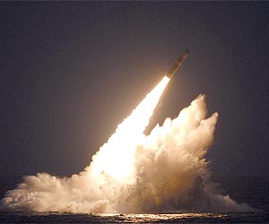 trident-2-d5-missile-submarine-launch-angle-lg